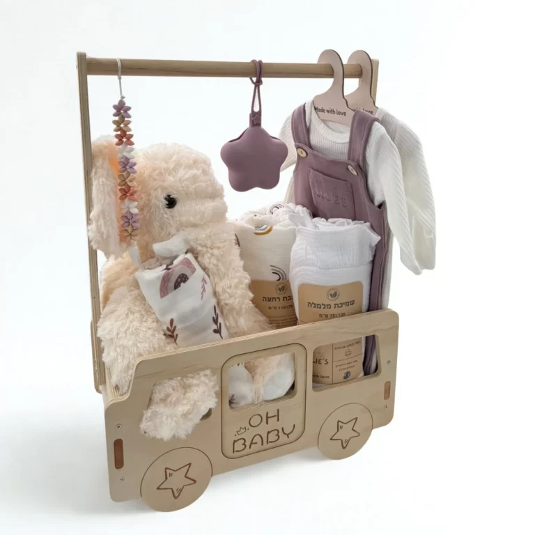 מארז BABY BUS לילך עם שמיכת וופל, בובה ואביזרים לתינוק